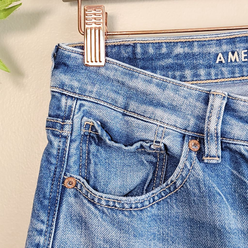 American Eagle Mom Jeans Tapered Leg Hi Rise Ripped Destroyed Medium Blue AE 2 - Picture 3 of 10
